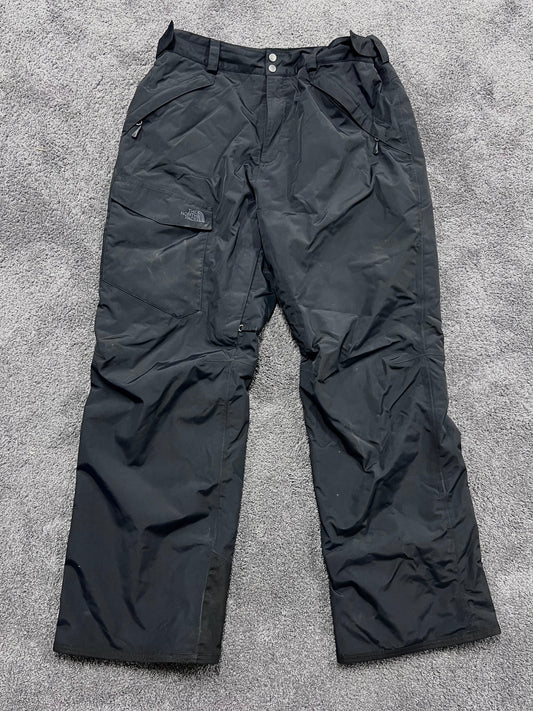 #66 Men’s North Face 2X snow pants. Perfect for skiing, snowboarding, or sledding with kids! Wide leg, adjustable waist, lots of pockets. Worn for one ski trip- VGUC. *REDUCED*