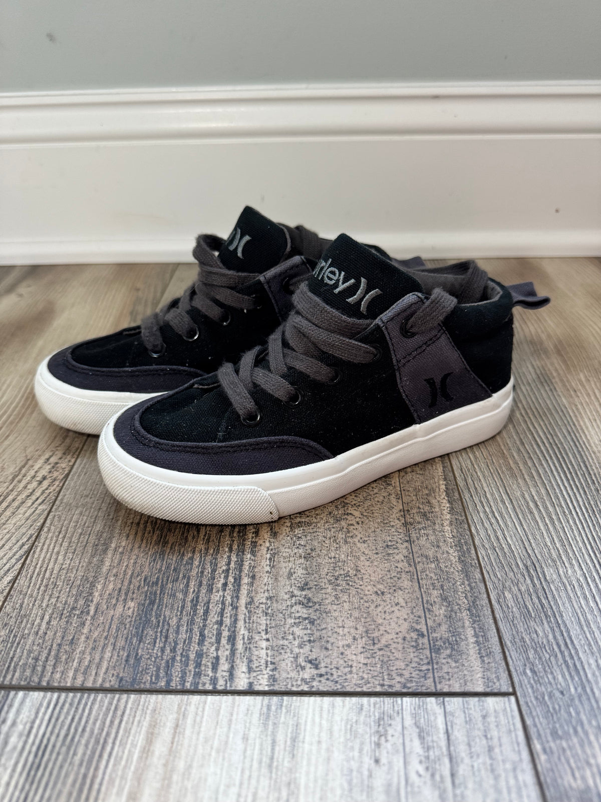 Seller #84 | EUC Hurley Toddler Sneakers Size 13