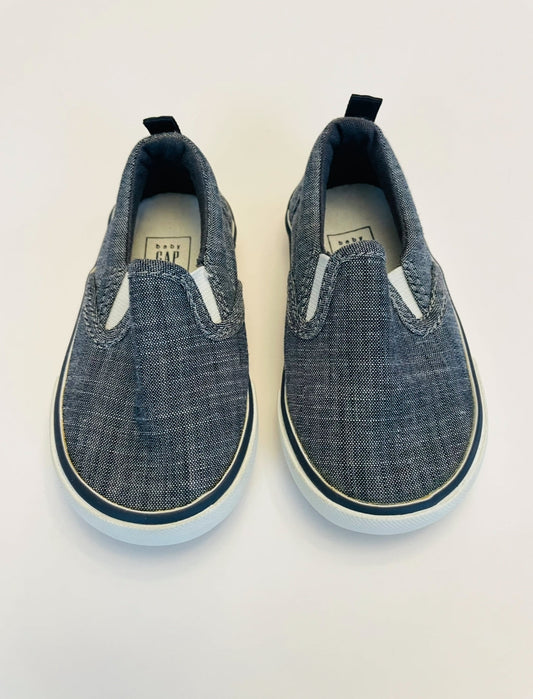 #75 - Boys Size 5 Gap Shoes