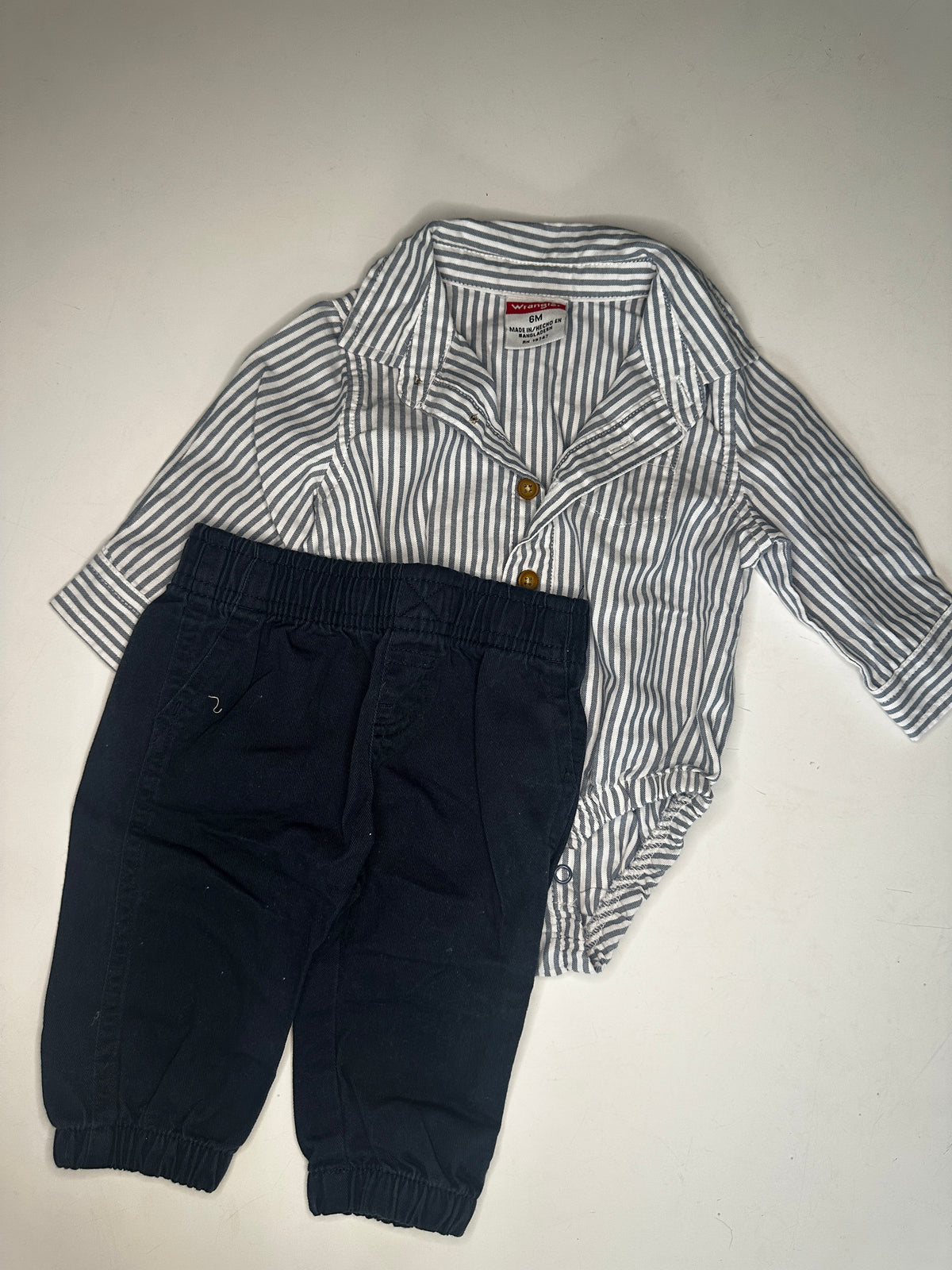 Seller #40 Wrangler shirt & pant set size 6 month