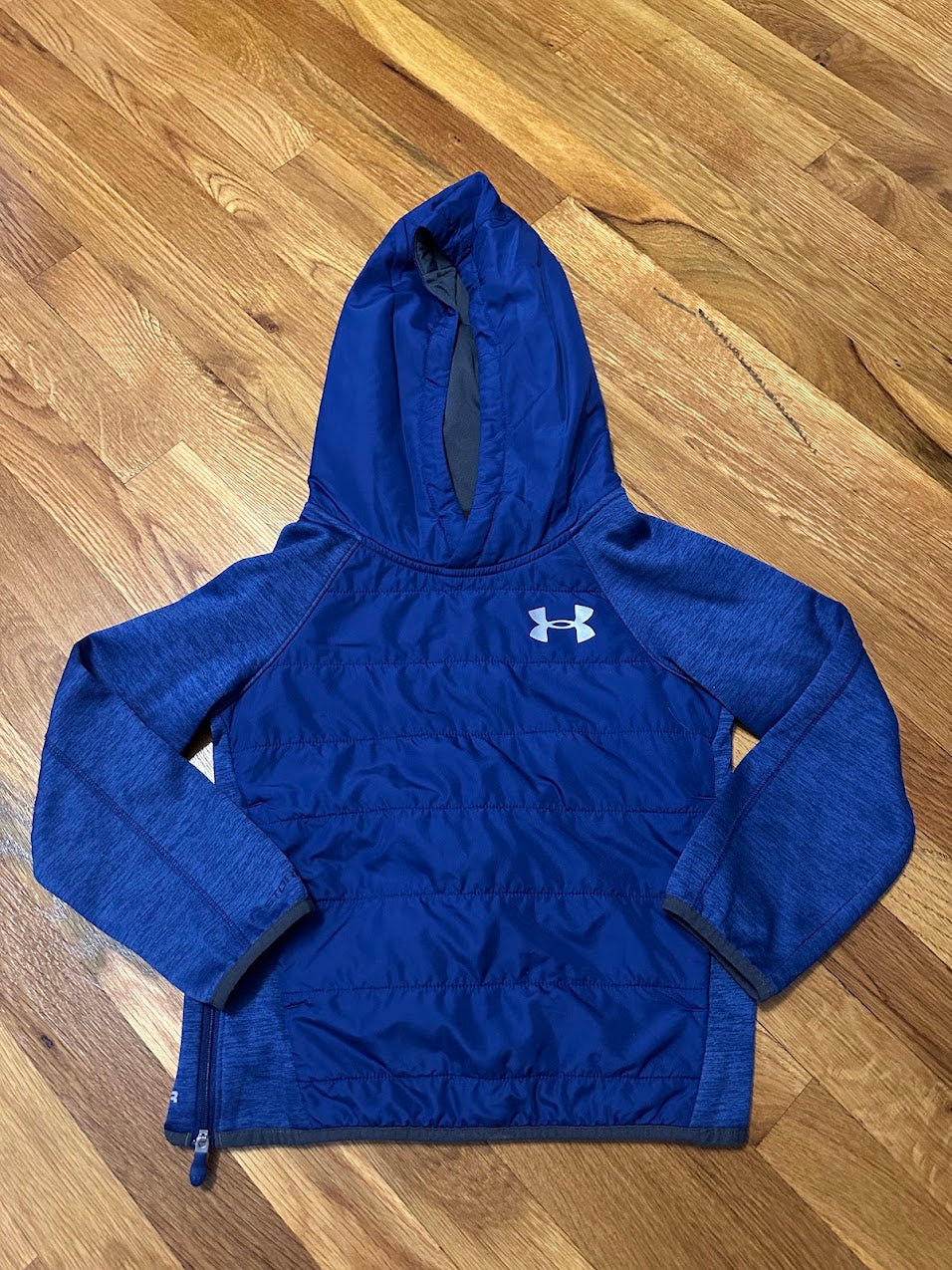 Seller #101 Under Armour boys size XS blue pullover