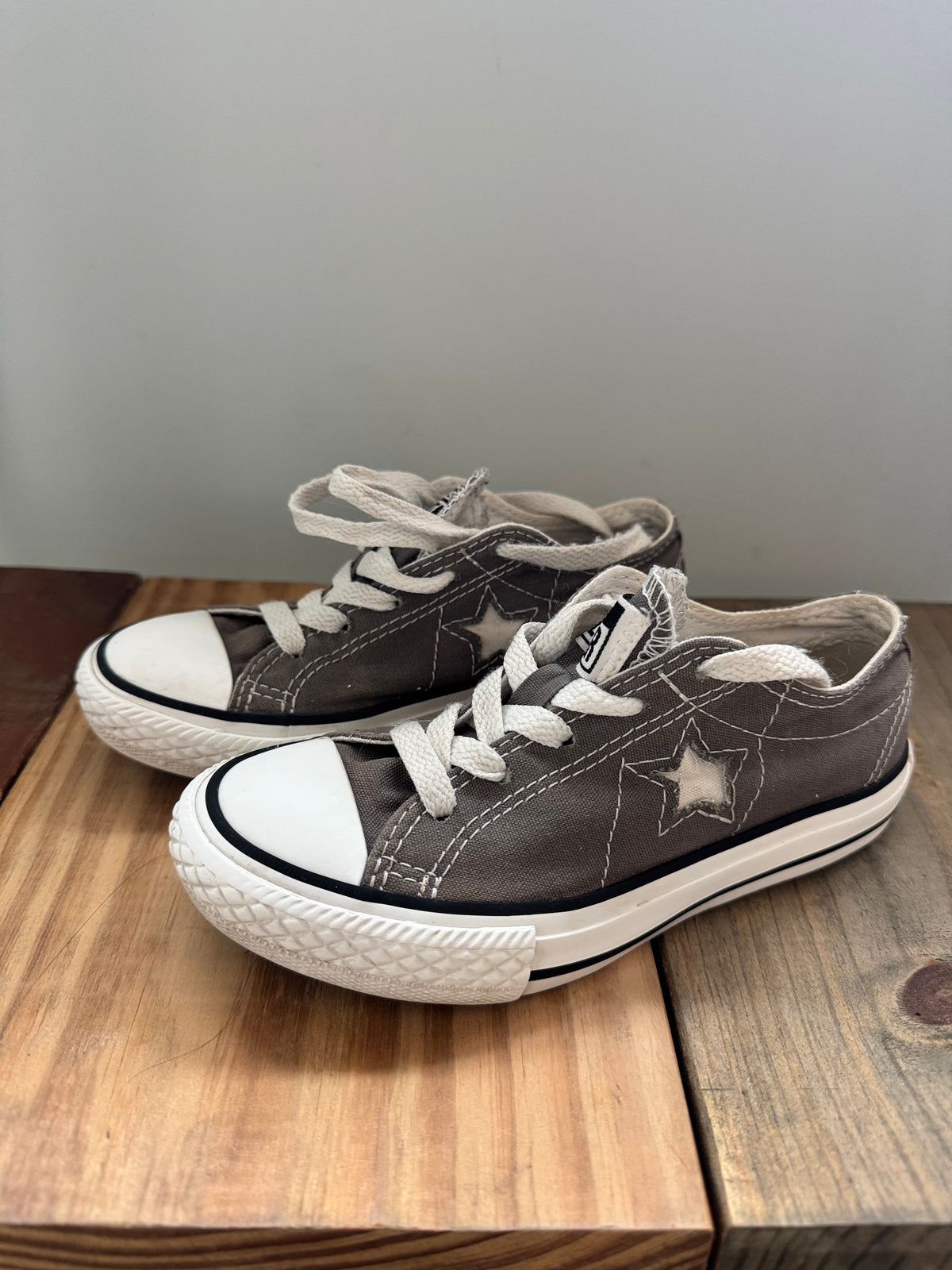 Seller #84 | EUC Toddler Converse Size 12