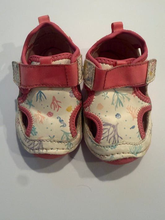 REDUCED #116 Striderite Color Change water shoes girls size c3