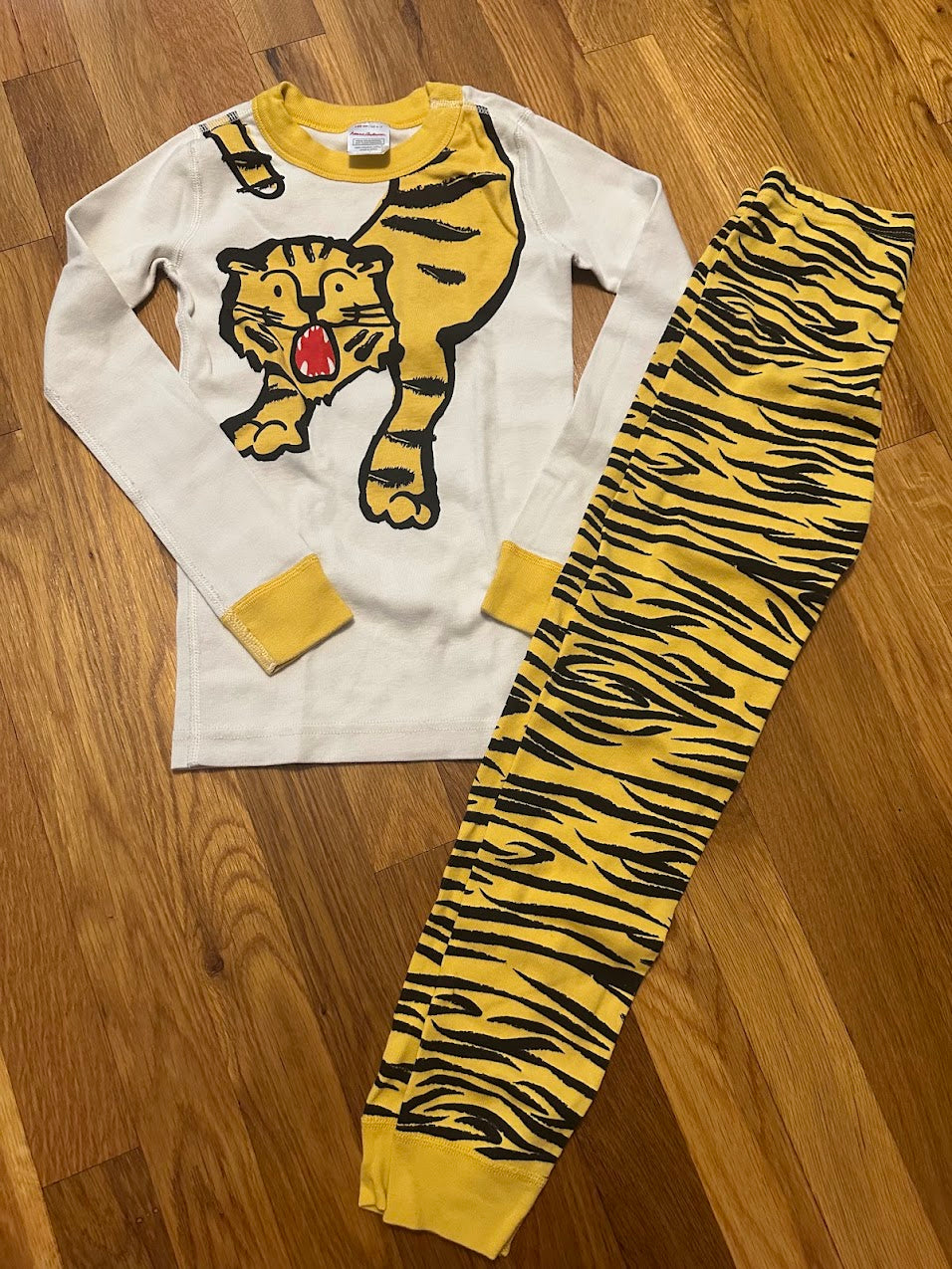 Seller #101 Hanna Andersson boys size 6-7 tiger pajamas