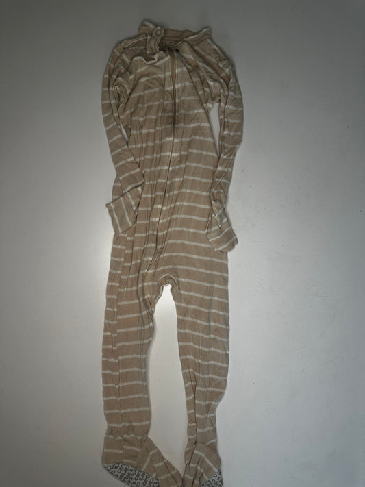 Seller #40 Carter's footie pajamas size 2T