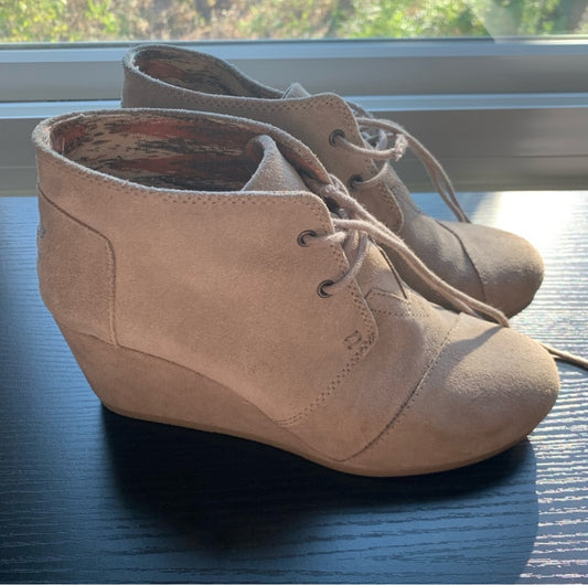#110 Tom's Women's Size 8 Booties