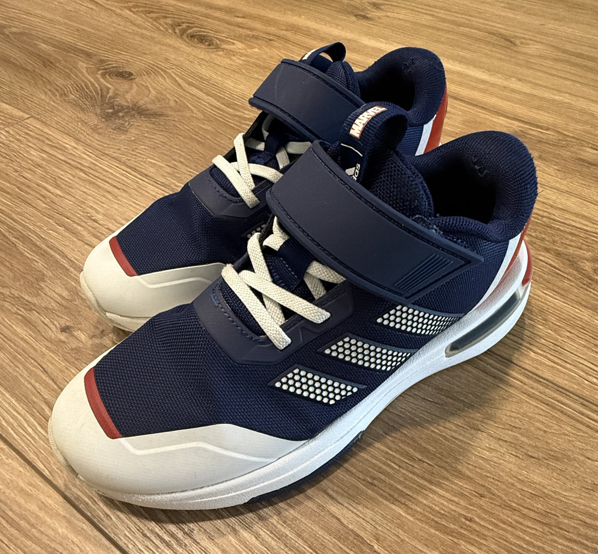 Seller #100 Boys Size 5 Adidas Marvel Captain America Athletic Shoes