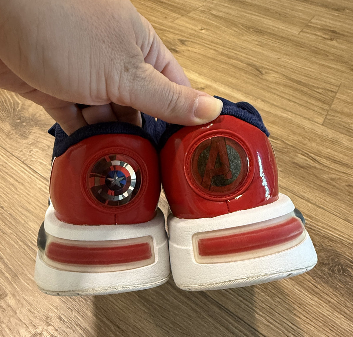 Seller #100 Boys Size 5 Adidas Marvel Captain America Athletic Shoes