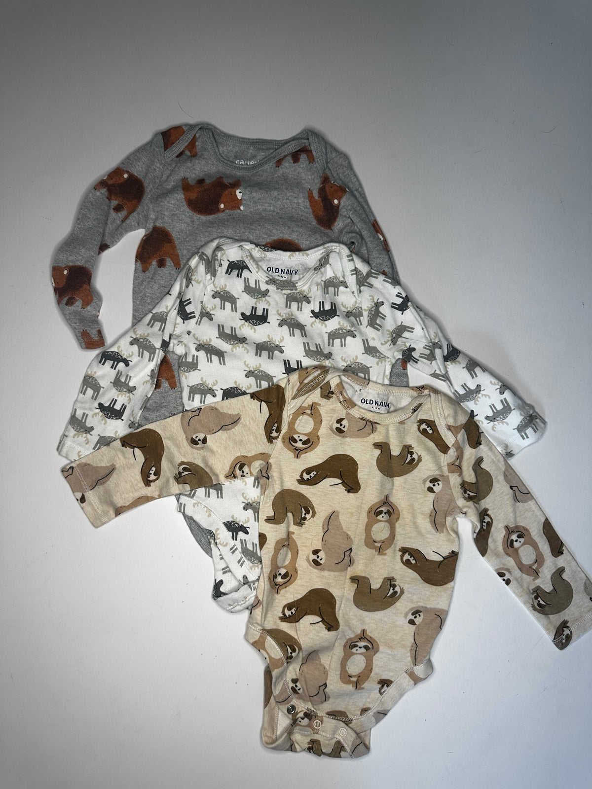 Seller #40 Carter's long0sleeve onesie bundle size 12 month
