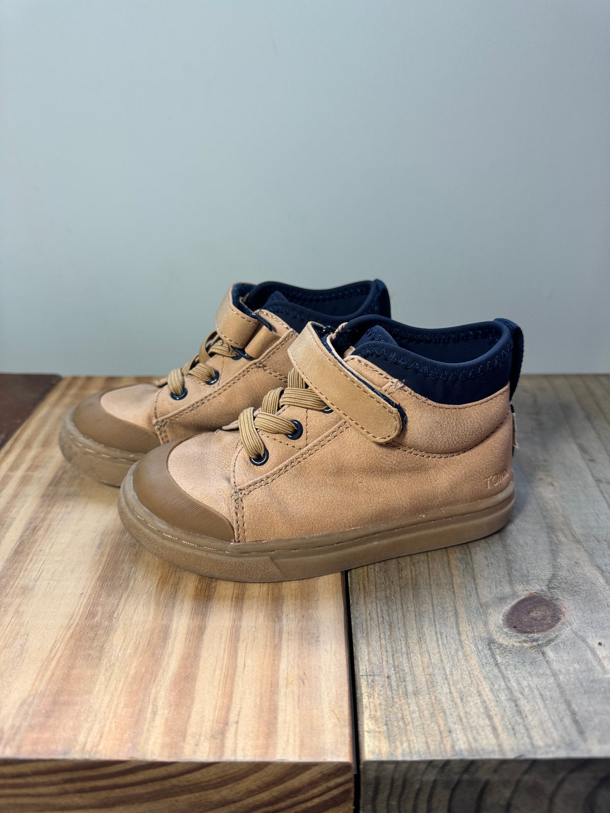 Seller #84 | VGUC Toddler Toms Sneakers Size 8