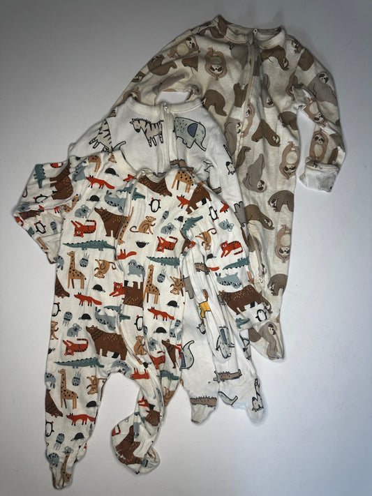 Seller #40 Old Navy footie sleeper bundle size 6-9 month