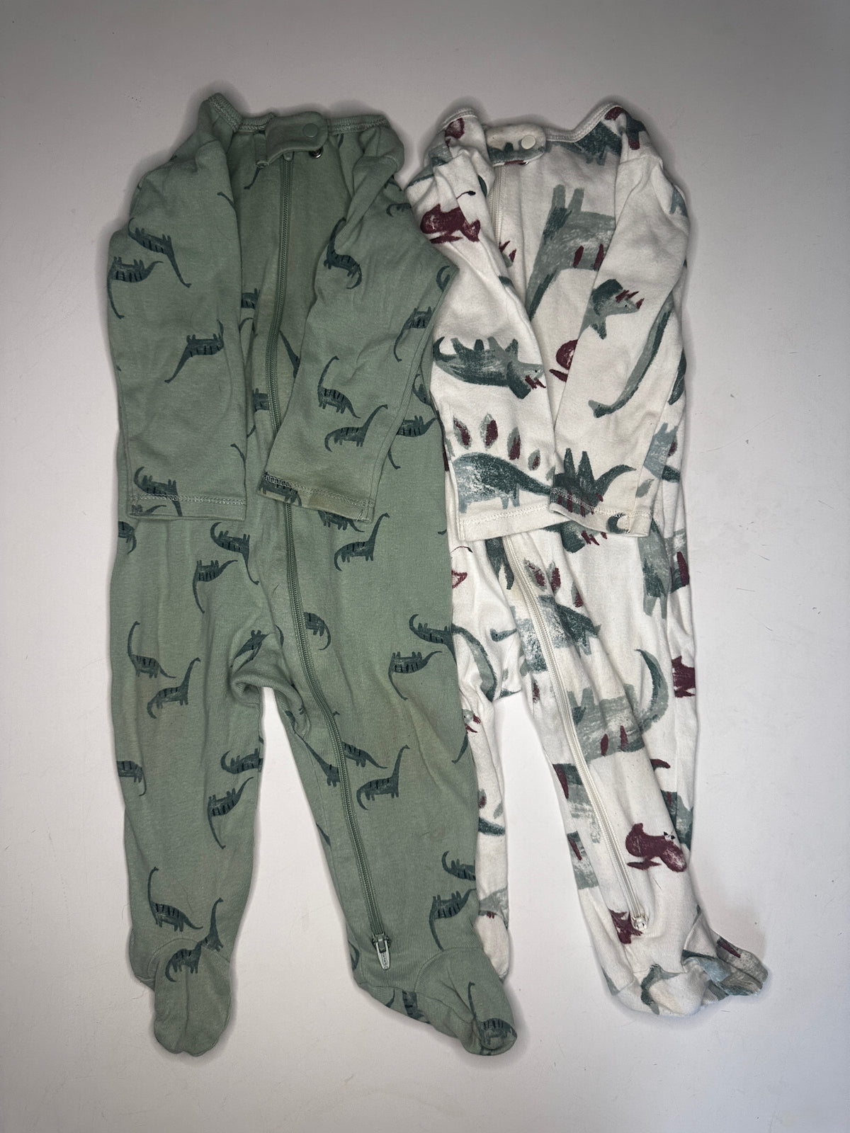 Seller #40 dinosaur sleeper bundle size 9 month