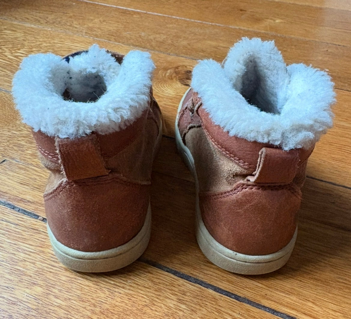 #22 Boy ugg boots size 11