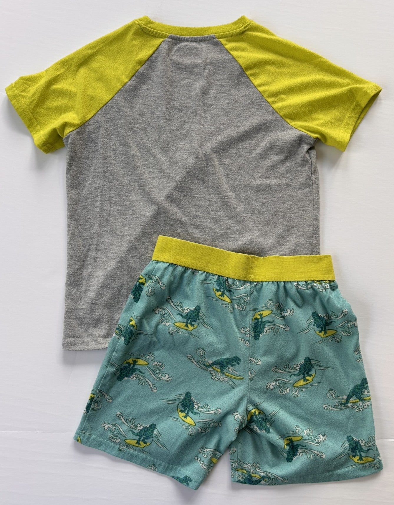 #84 Cat & Jack Surfing Dinosaur Short Sleeve Shorts Pajama Set Boys Size 8