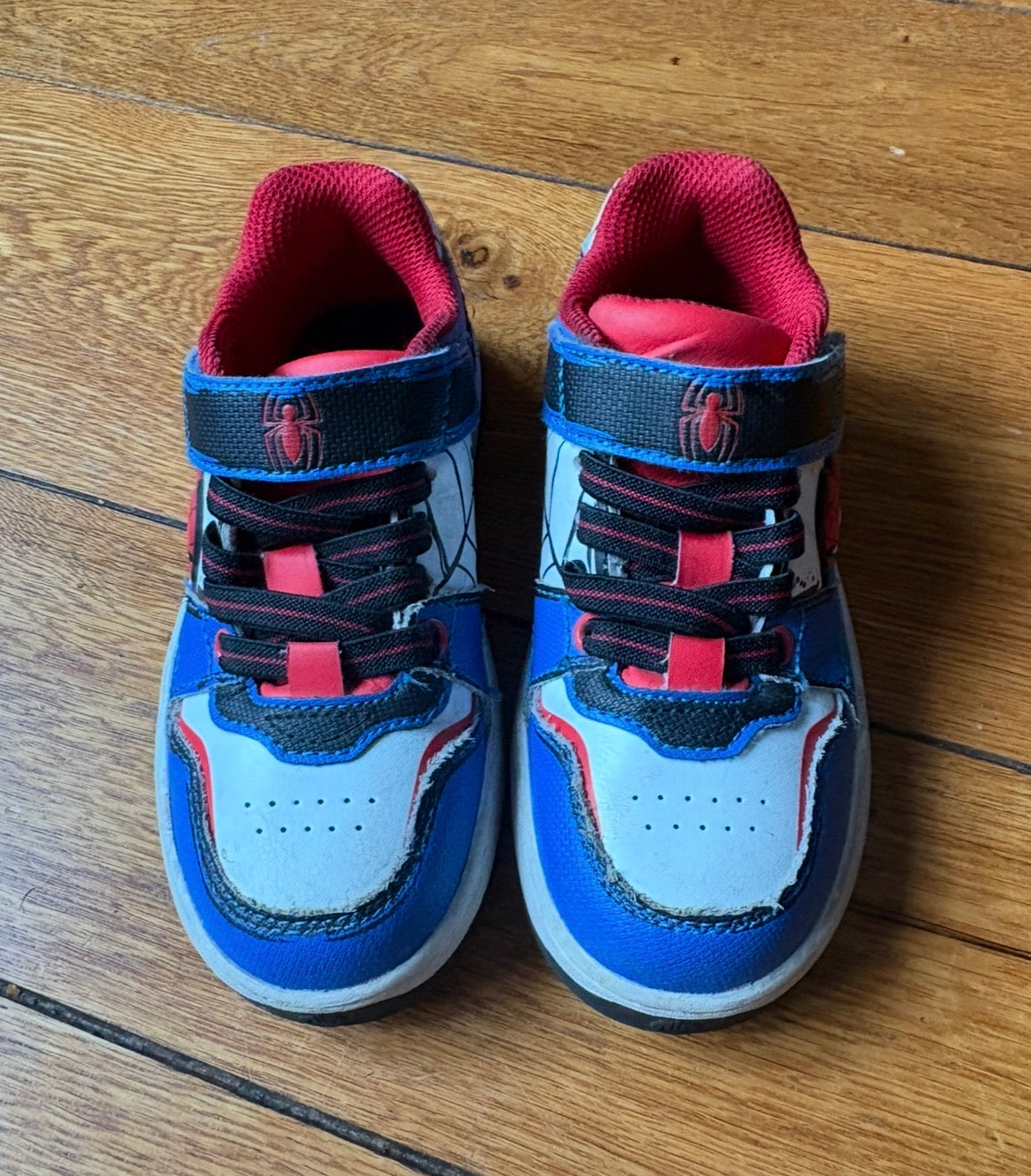 #22 Boys Spiderman Marvel kid power shoes size 12