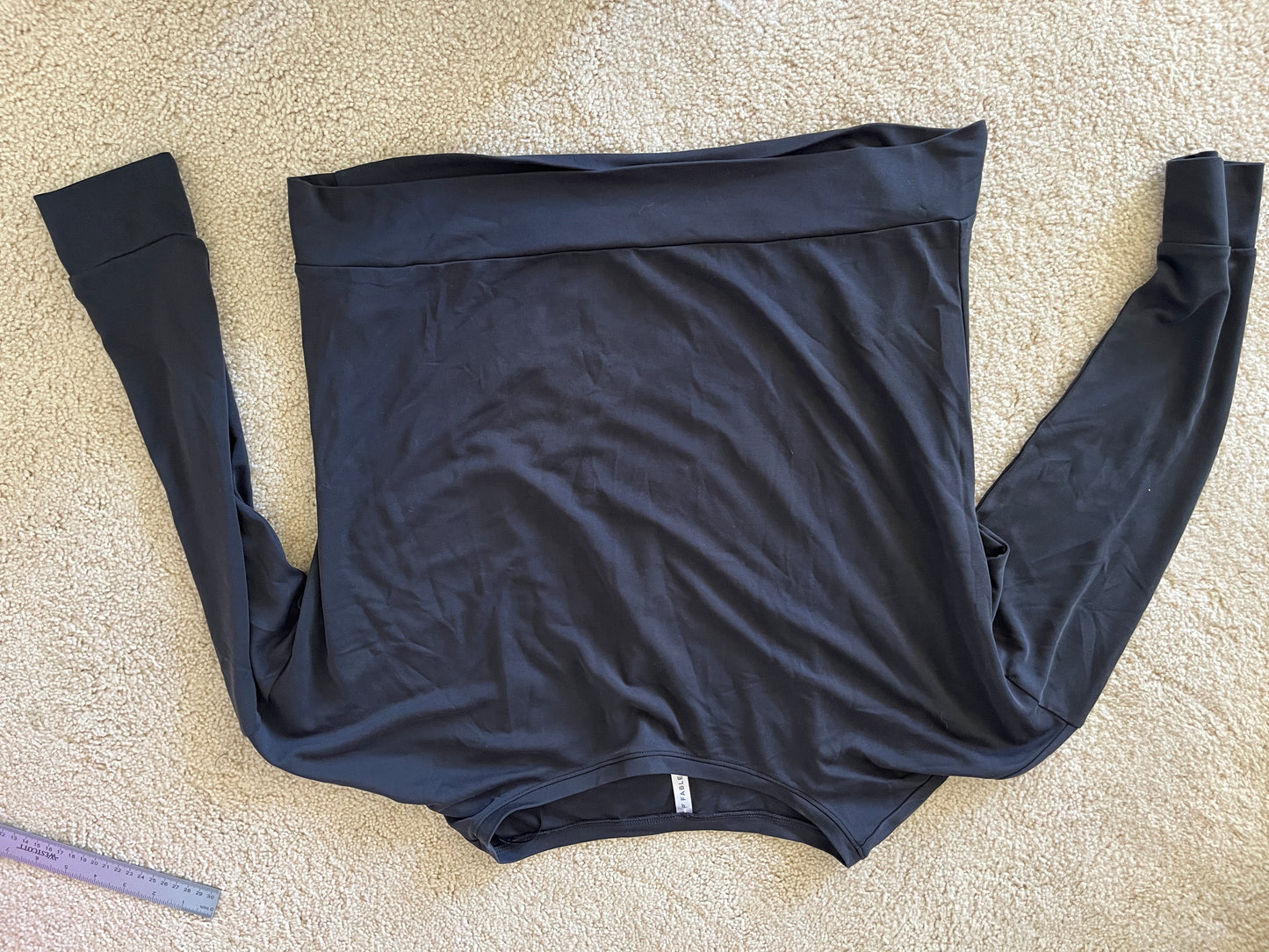 LN Fabletics medium long sleeve black top