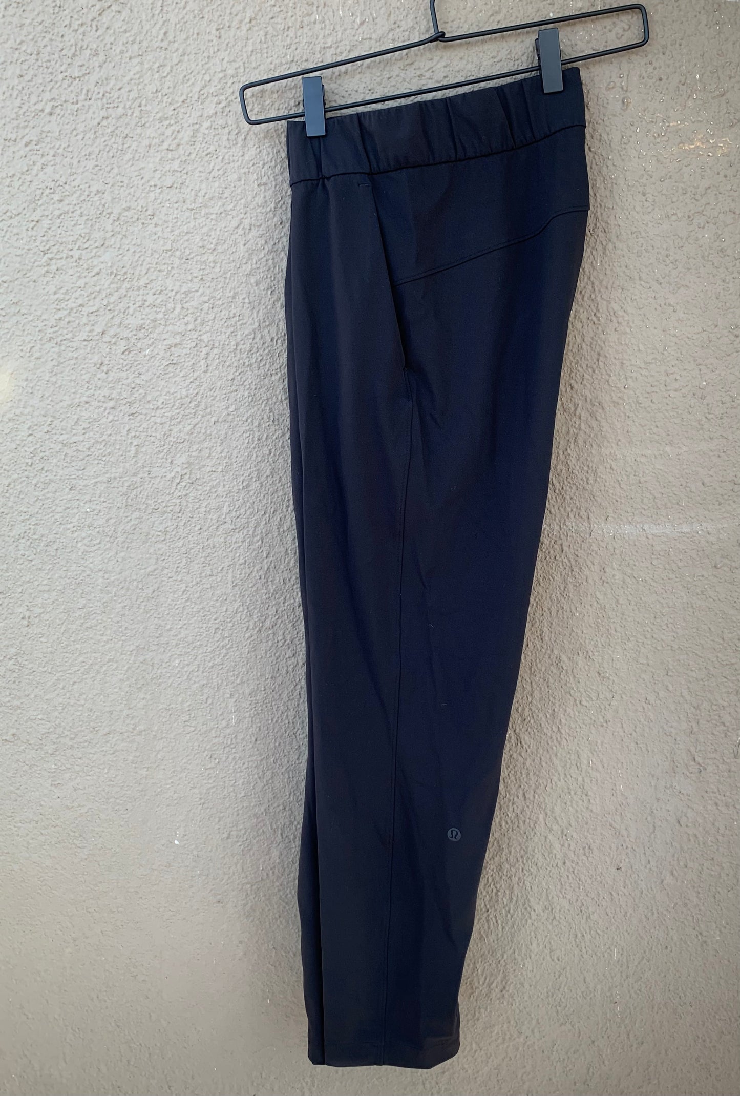lululemon On The Fly 7/8 Pant in Black - Size 6