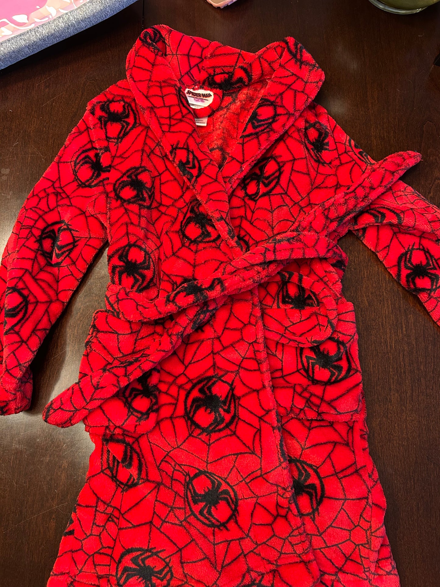 #18 Spider-man robe boys size 4T
