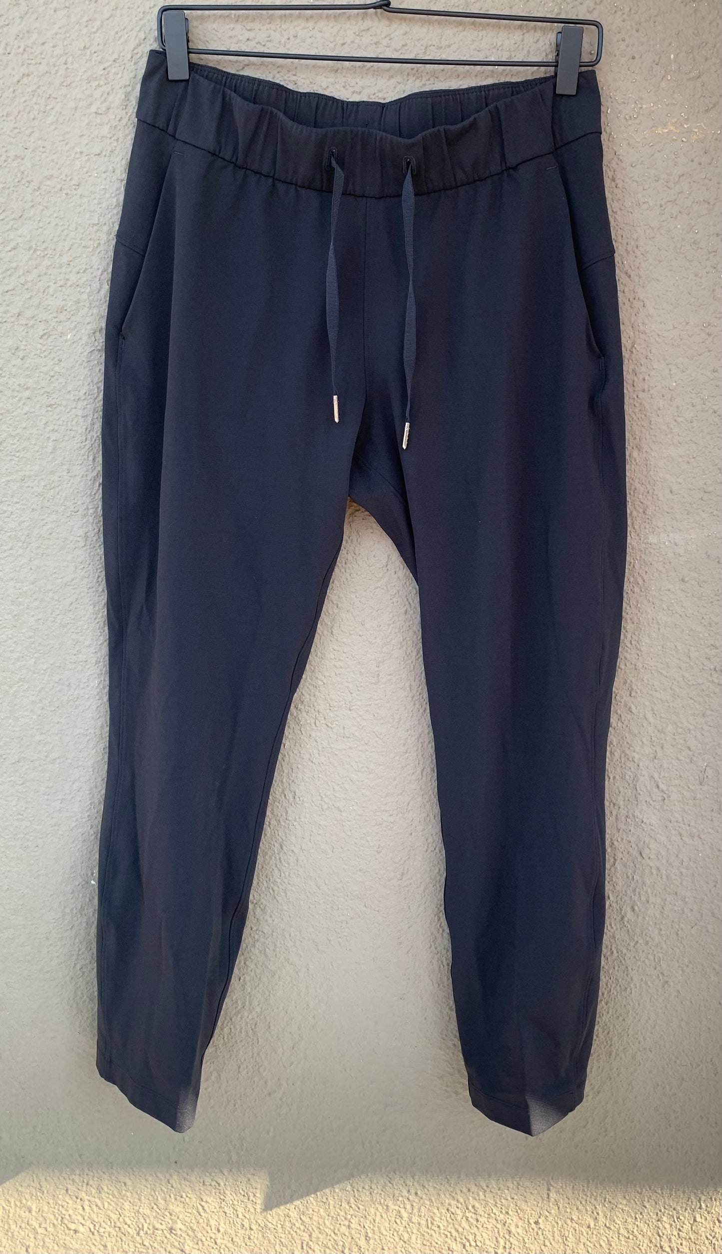 lululemon On The Fly 7/8 Pant in Black - Size 6