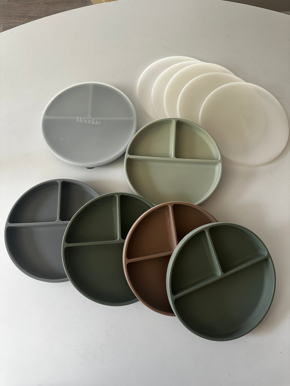 Seller #40 silicone plates set of 6 with suction cups & lids