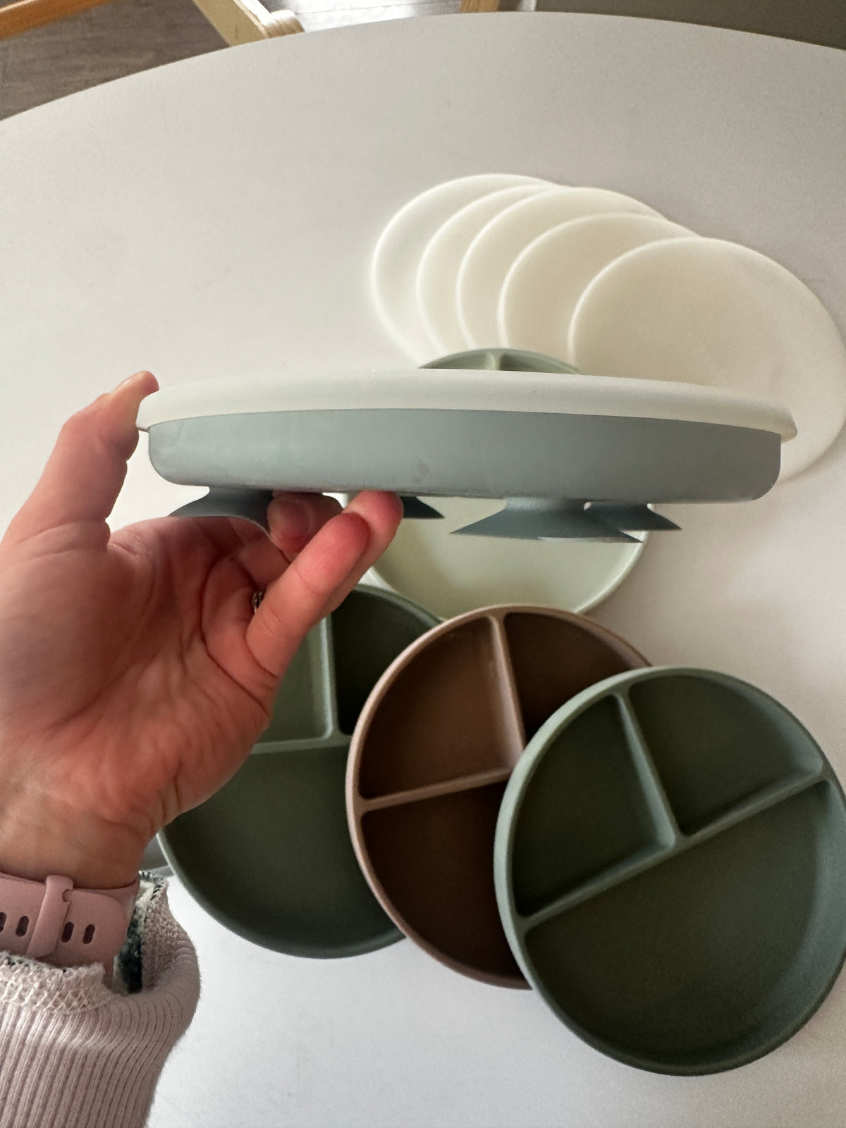 Seller #40 silicone plates set of 6 with suction cups & lids