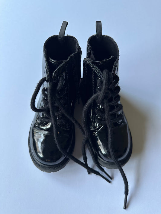#146 Old Navy Black Patent Leather Boots Girls 7