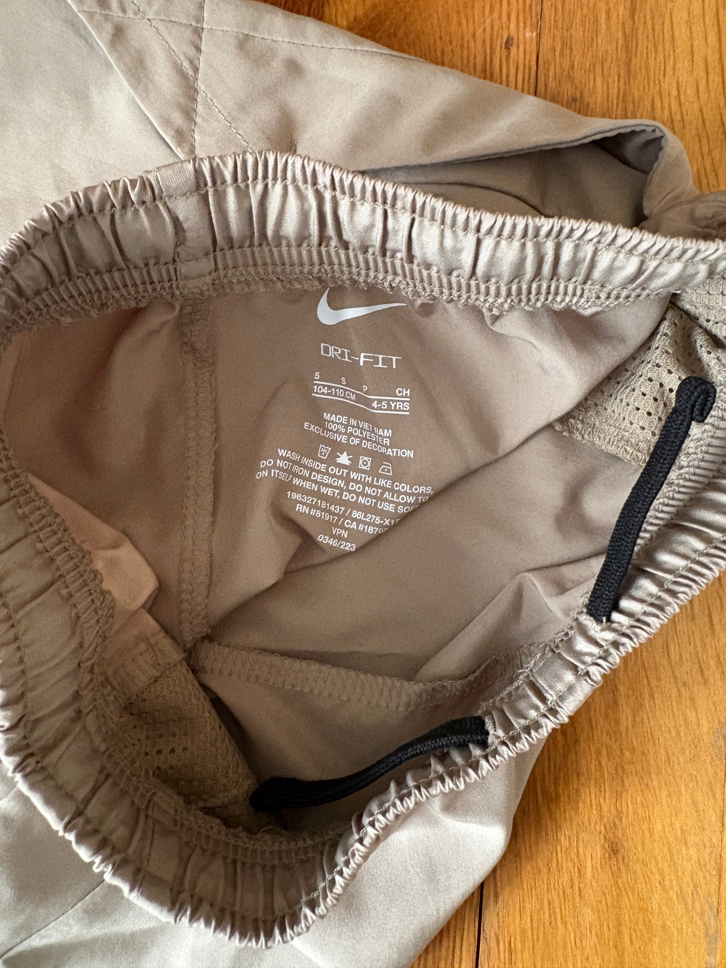 #116 Nike boys khaki dri-fit shorts 4-5