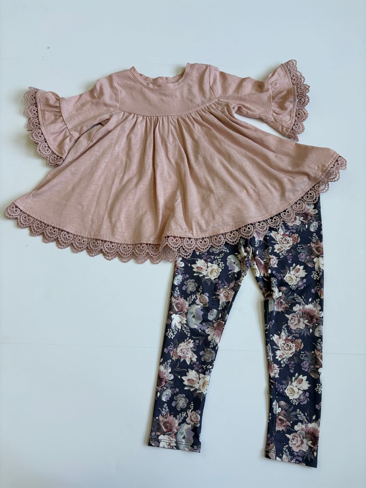 Seller #105 - 4T Girls Cynthia Rowley Ruffle Top/Floral Legging Set VGUC