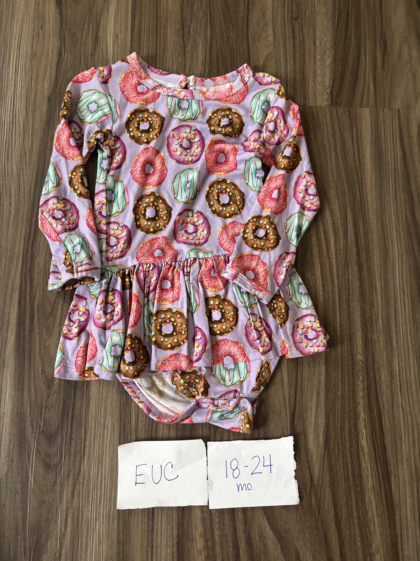 #138 - 18-24 Mo - Bums & Roses (Bamboo) - Donut LS Bodysuit Twirl EUC