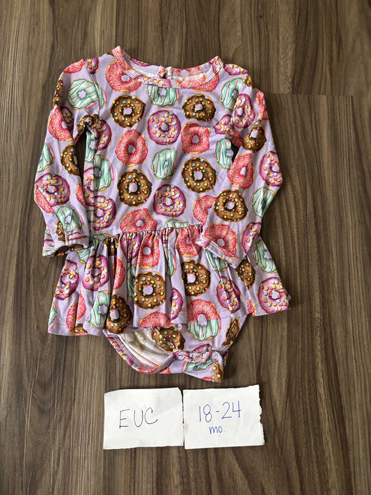 #138 - 18-24 Mo - Bums & Roses (Bamboo) - Donut LS Bodysuit Twirl EUC