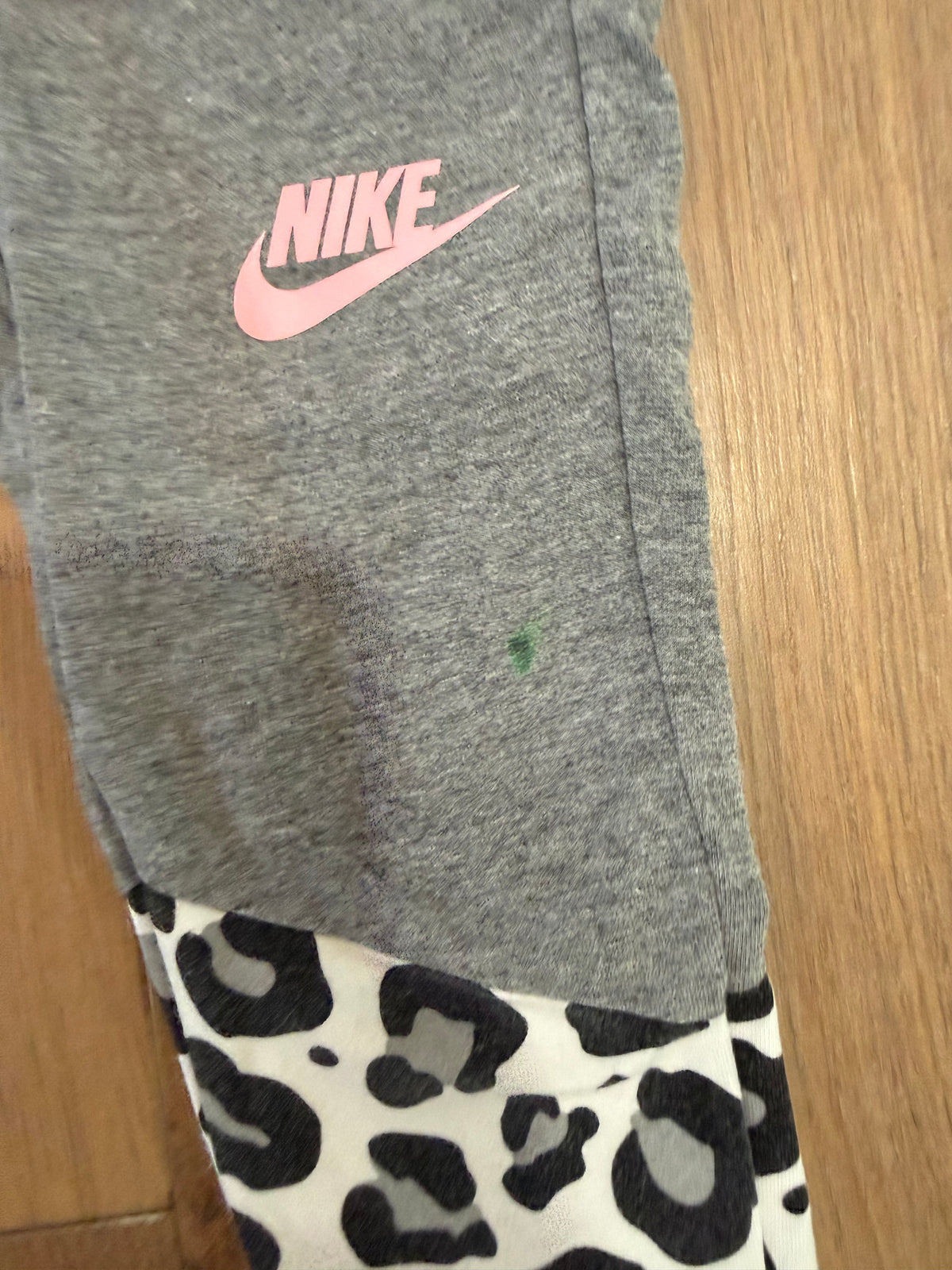 #21 • Girls • Nike • 3T • GUC