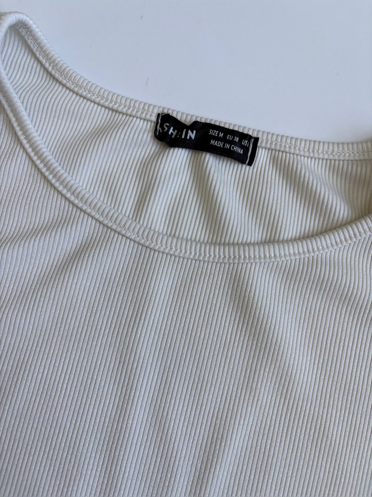 Seller #105 - Women's Medium Shein White Cropped Long Sleeve Top EUC