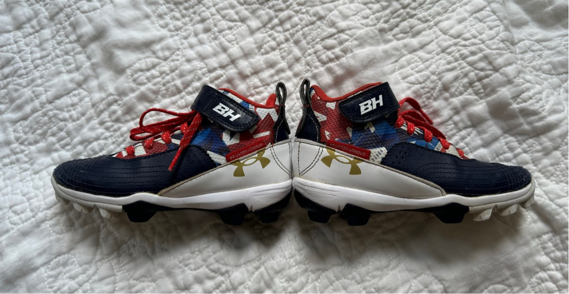 #35 Boys Under Armour USA Baseball Cleats, size 12K