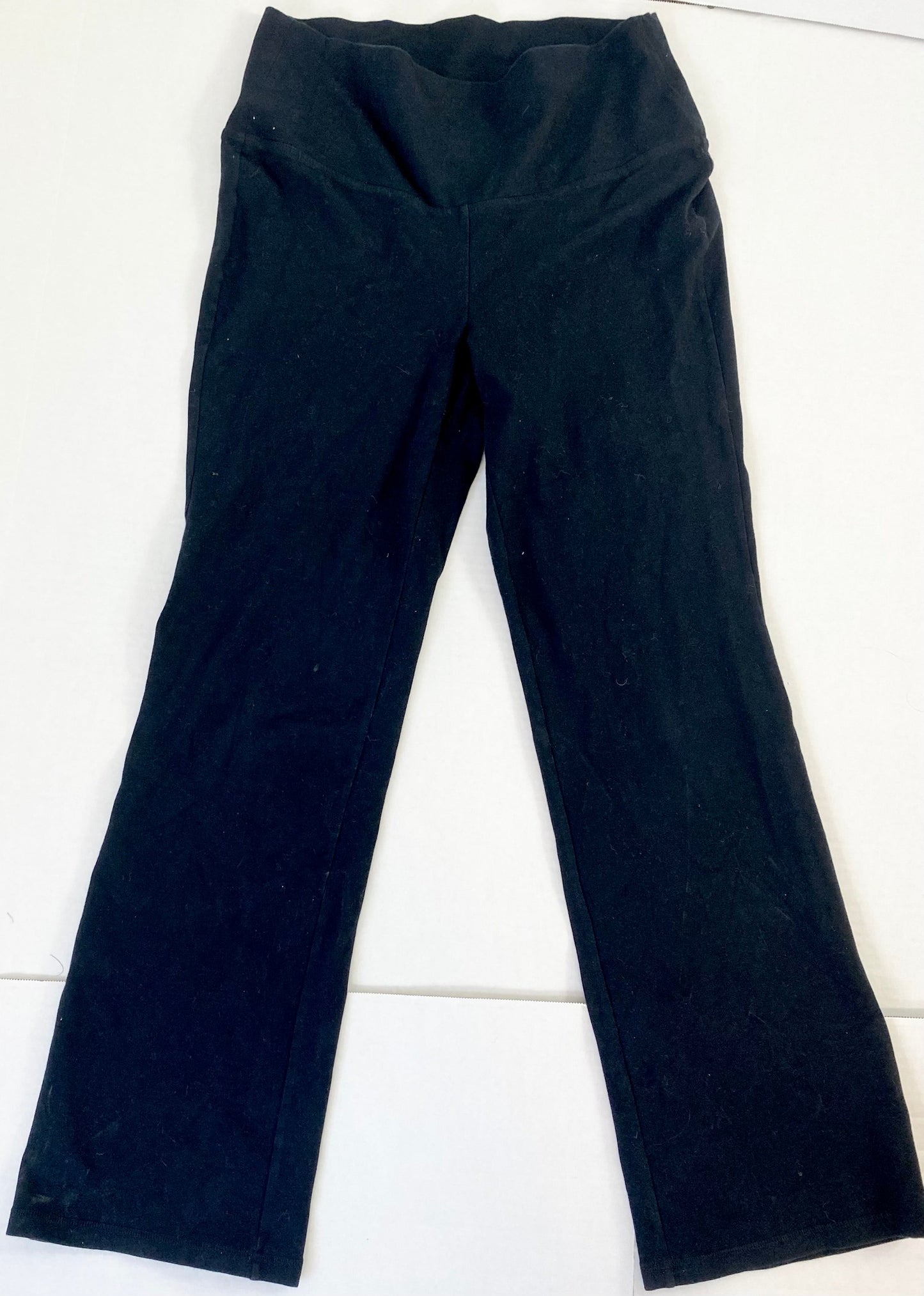 Medium Maternity Gap shirt and Old Navy black active stretch bootcut pants-smooth full panel