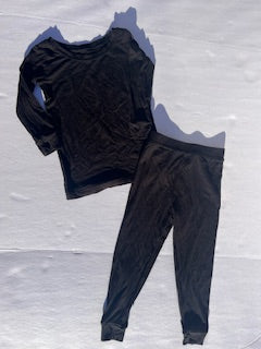 #78 girls or boys 12-18m Little sleepies black 2 piece pajamas
