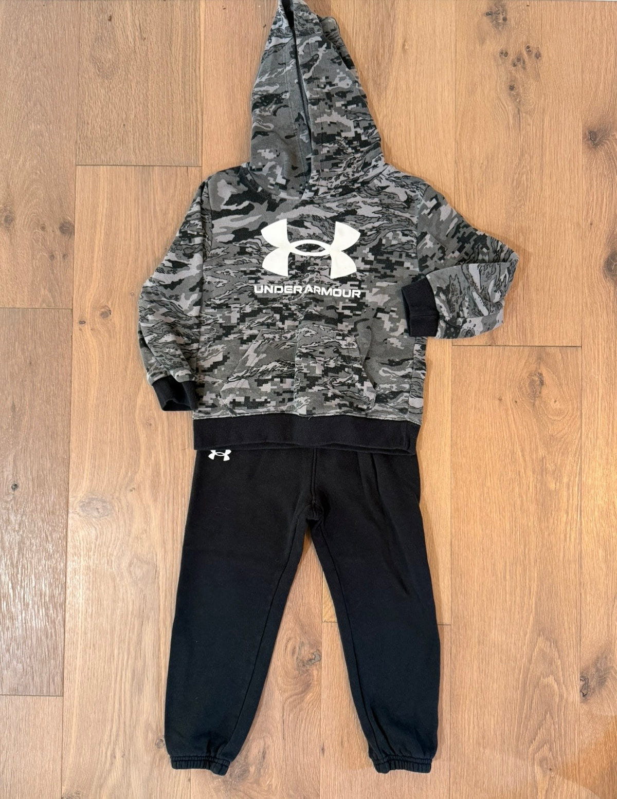 #21 • Boys • Under Armour • 4T • VGUC