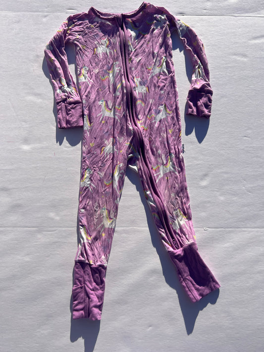#78 girls 12-18m Little sleepies unicorn zippy