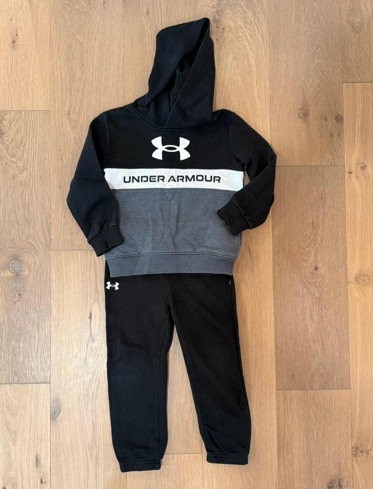 #21 • Boys • Under Armour • 4T • VGUC