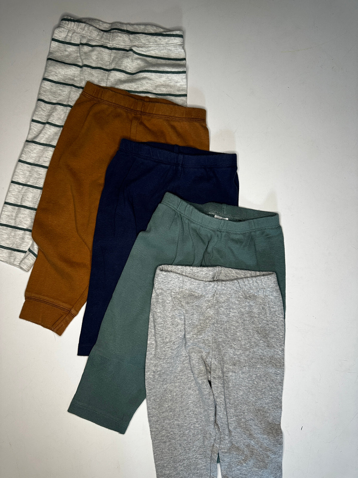 Seller #40 Carter's pants bundle size 12 month