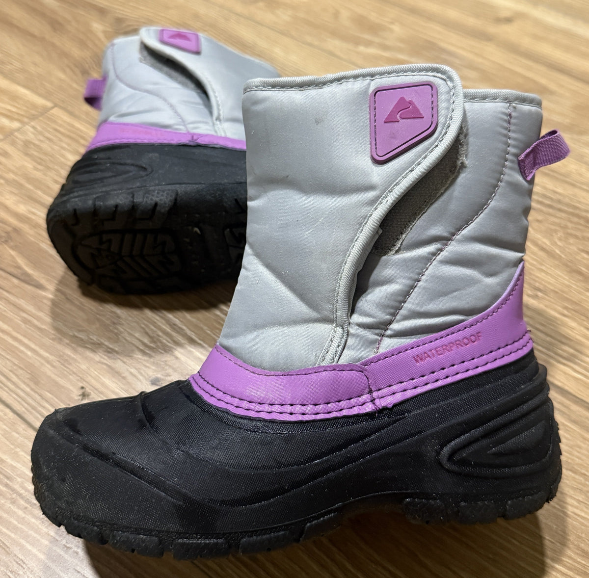 Seller #100 Girls Size 1 Ozark Trail Snowboots