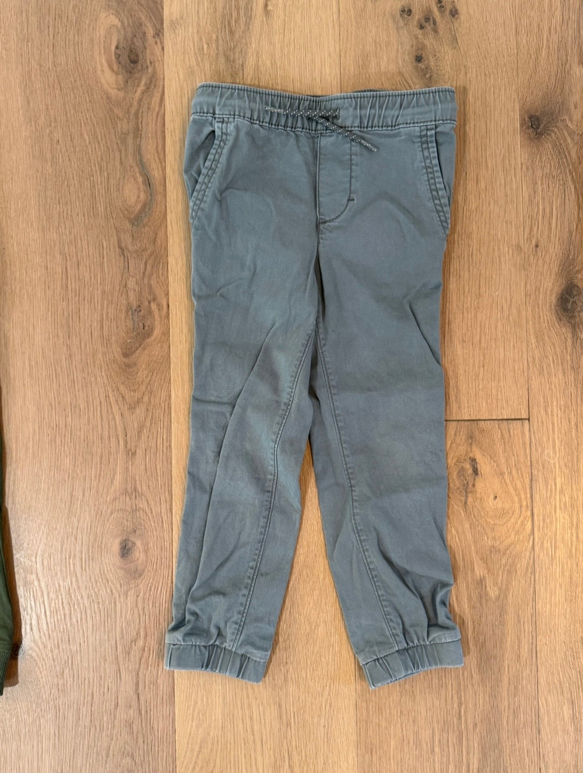 #21 • Boys • Old Navy • 4T • VGUC