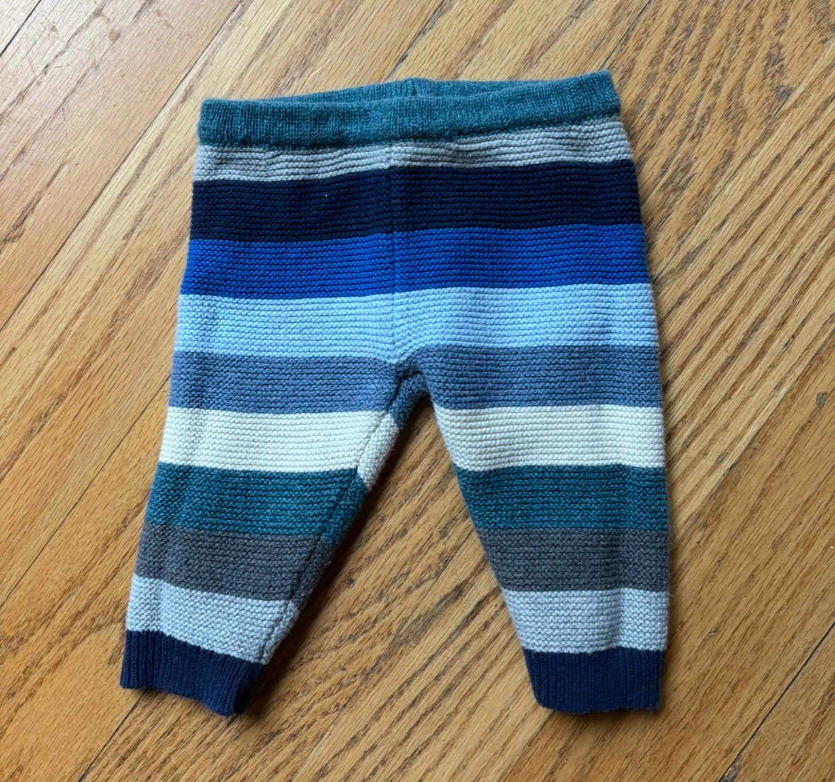 #22 Boys Baby Gap 0-3m knit striped pants