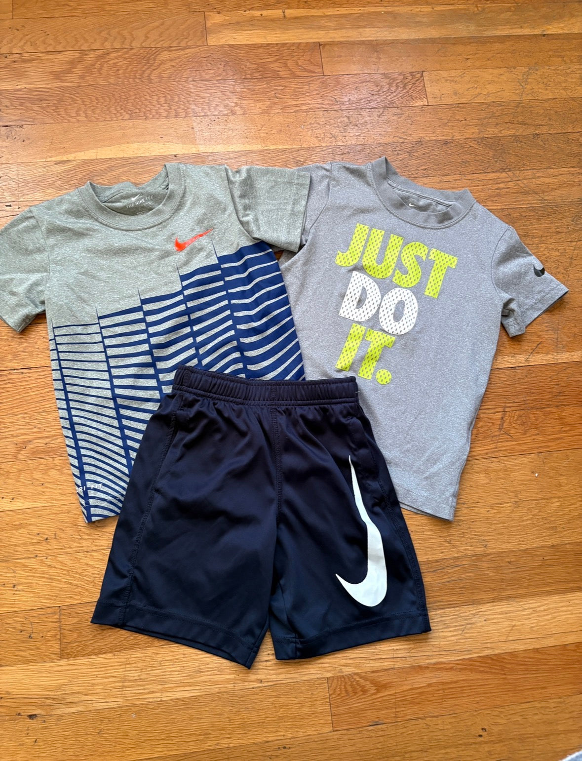 #116 Boys Nike dri-fit tops and bottoms size 5-6 bundle
