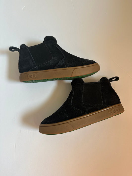 #162 Black Ugg Shoes Boys 9