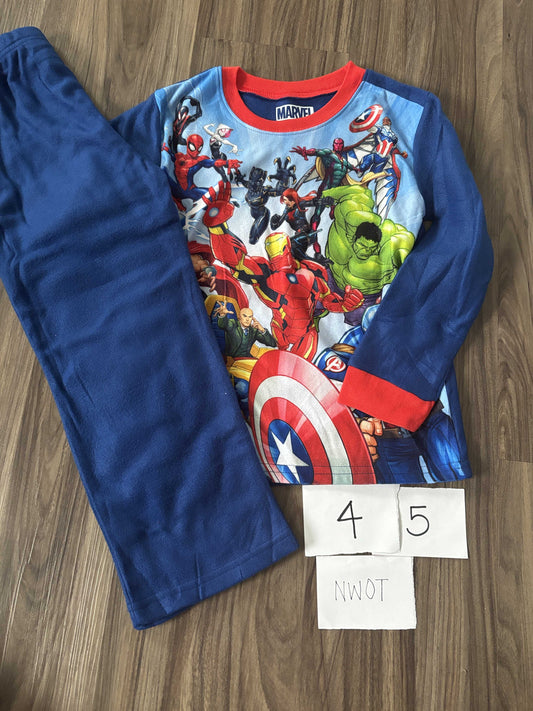 #138 - 4/5 NWOT Marvel PJs