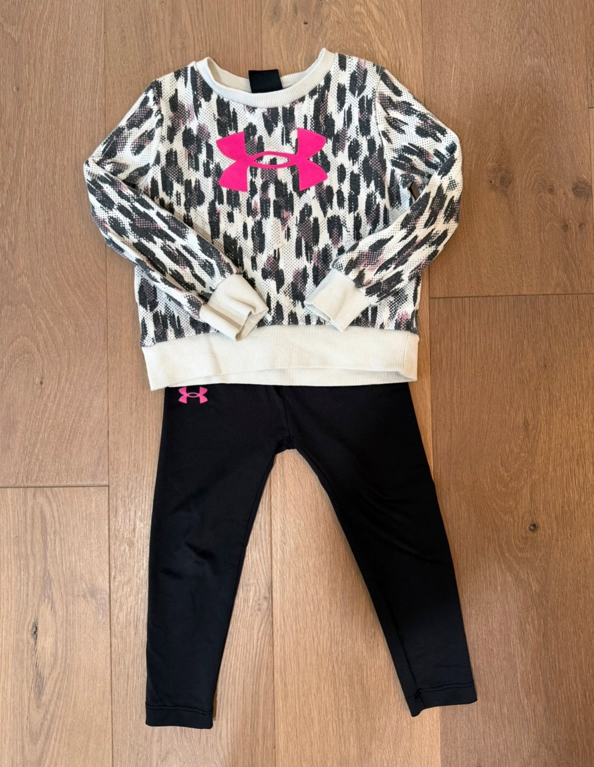 #21 • Girls • Under Armour • 3T • GUC (see description)