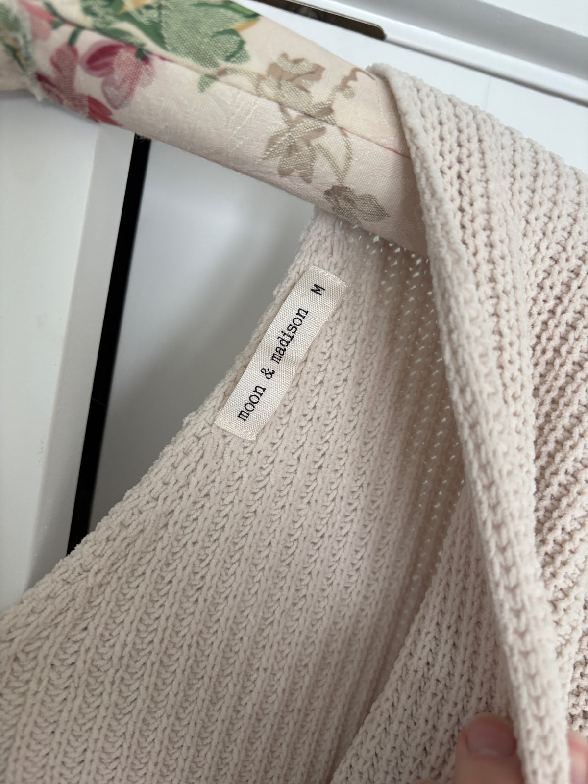 Seller #105 - Women's Medium Cream Moon & Madison Crossover Sweater VGUC