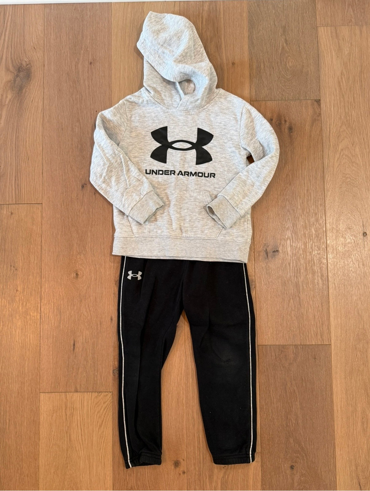 #21 • Boys • Under Armour • 5T • VGUC