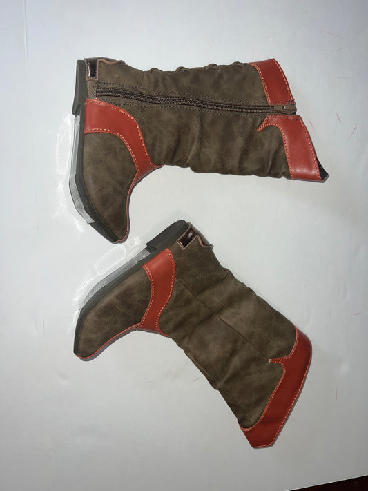 #78 Disney Raya boots size 7/8