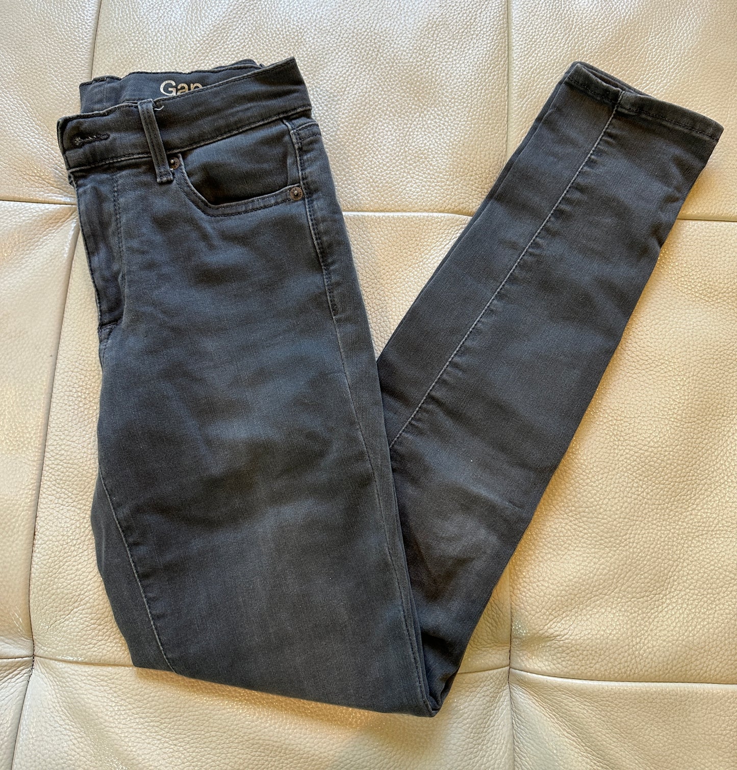 #43 Gap 27r stretch jeans